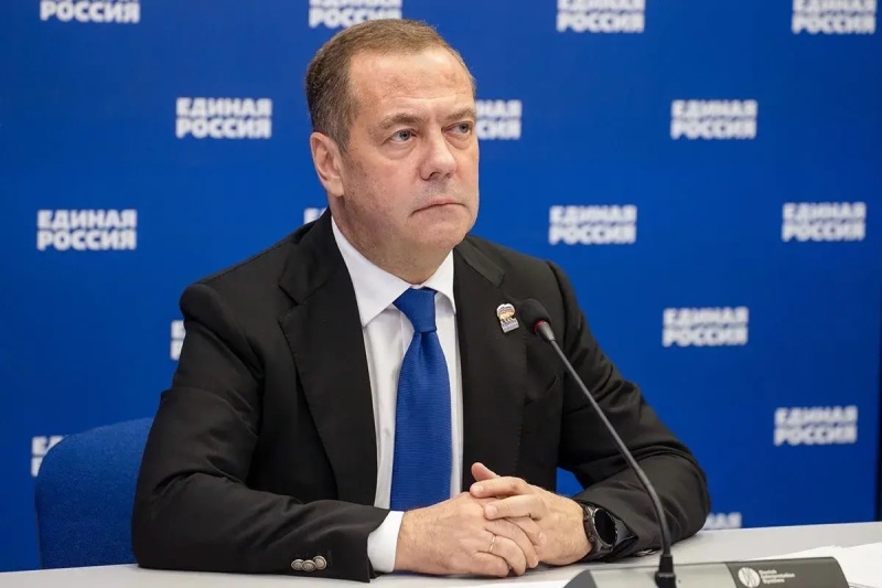 Дмитрий Медведев — участникам предварительного голосования «Единой России» Попытки спрятать партийный политический статус будут жёстко пресекаться Дмитрий Медведев — участникам предварительного голосования «Единой России» Попытки спрятать партийный политический статус будут жёстко пресекаться