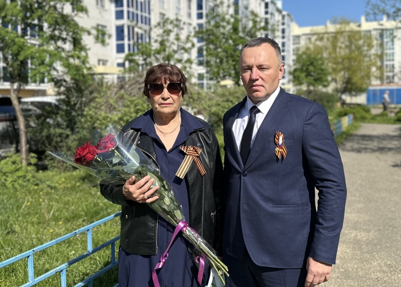 С праздником, дорогие ветераны! С Днем Победы! С праздником, дорогие ветераны! С Днем Победы!