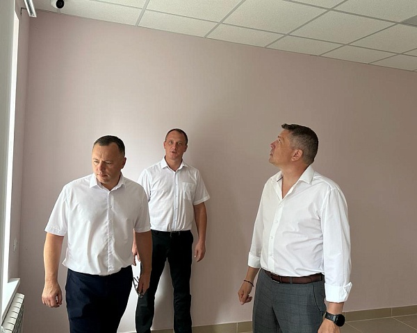 Партдесант Шпаковского отделения партии «Единая Россия» проверил ход капитального ремонта историко-краеведческого музея в рамках партпроекта «Единой России» «Культура малой Родины»