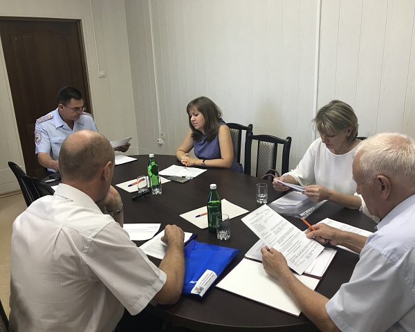 Состоялось  заседание комитета Совета Шпаковского муниципального района Ставропольского края      по местному самоуправлению и безопасности