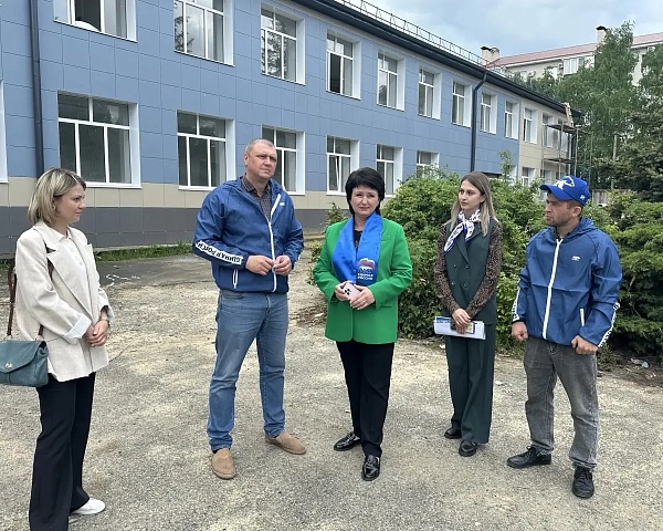 Депутаты проверили ход выполнения капитального ремонта школы