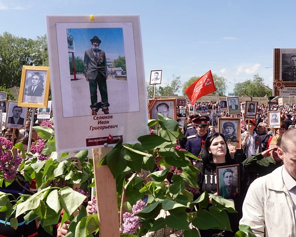 Символом сплочения народа стали масштабные шествия «Бессмертного полка» в городах России