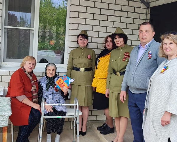 В преддверии праздника Дня Победы депутаты Думы Шпаковского округа навестили и поздравили ветеранов